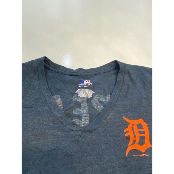Detroit Tigers "Great Catch" Blue V-Neck T-Shirt Women's Size L - Picture 6 of 8